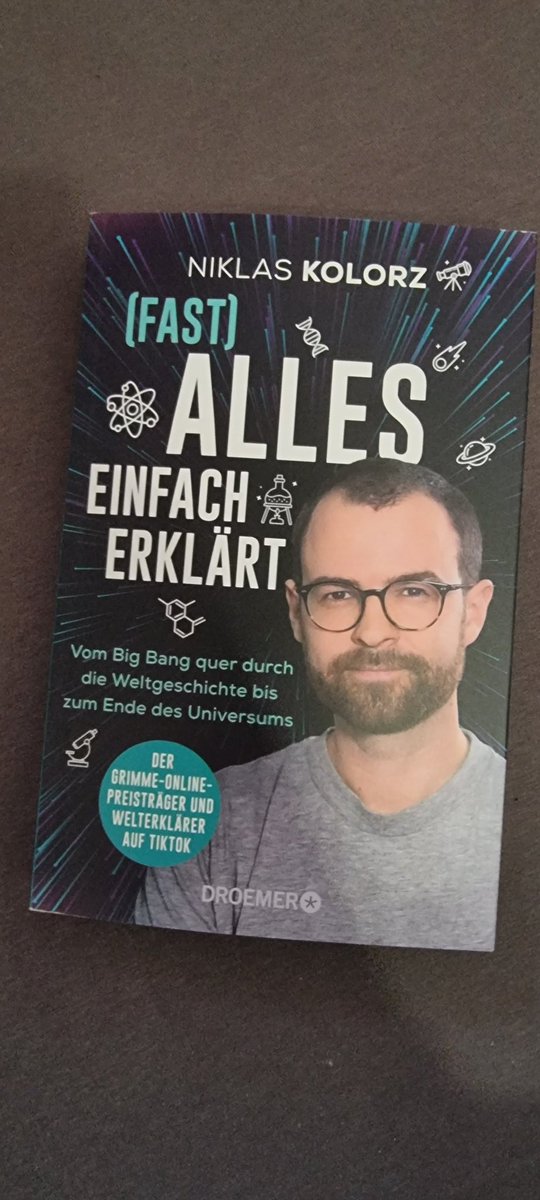 Werbung weil Gratis

Hab jetzt nen Buch mit Widmung vom Grimme Online Preisträger  <a href="/NiklasKolorz/">Niklas Kolorz</a>

Die Älteren kennen ihn save von unserer gemeinsamen Zeit bei @summoners_inn. Die Jüngeren folgen ihm auf <a href="/tiktok_de/">TikTok DE</a> -  ihr alle könnt euch auf jeden Fall das Buch von ihm gönnen.