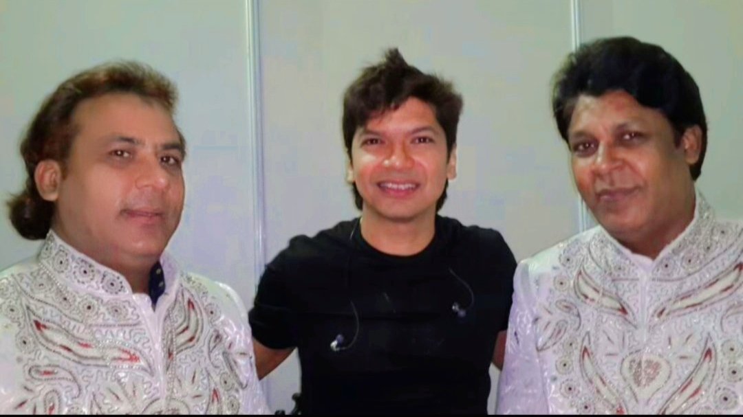 Sabribrothers4u's tweet photo. Memories of Bangalore show Backstage 2014.
ThrowBack π
Wishing you a very happy birthday πβ¨ @singer_shaan #Aftabhashim #Sabribrothers #live #concert #with #shaan #Richasharma #Bangalore #show #sufinight #bollywoodnights https://t.co/wfhIDodsLa