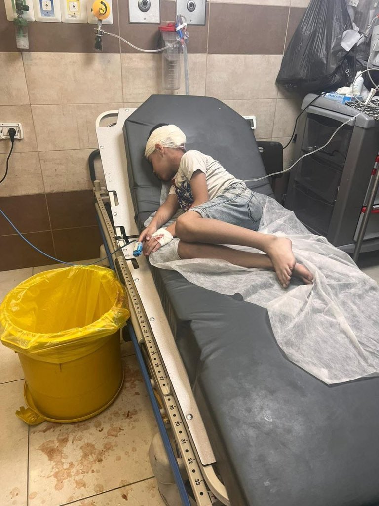 LifeAtGaza's tweet photo. #Israeli occupation forces shot and injured an 8-year-old Palestinian boy with a rubber bullet in his head in Aida refugee camp, north of Bethlehem.

#PalestinianLivesMatter #Israel #IsraeliTerrorism https://t.co/GZXY1MYO4B