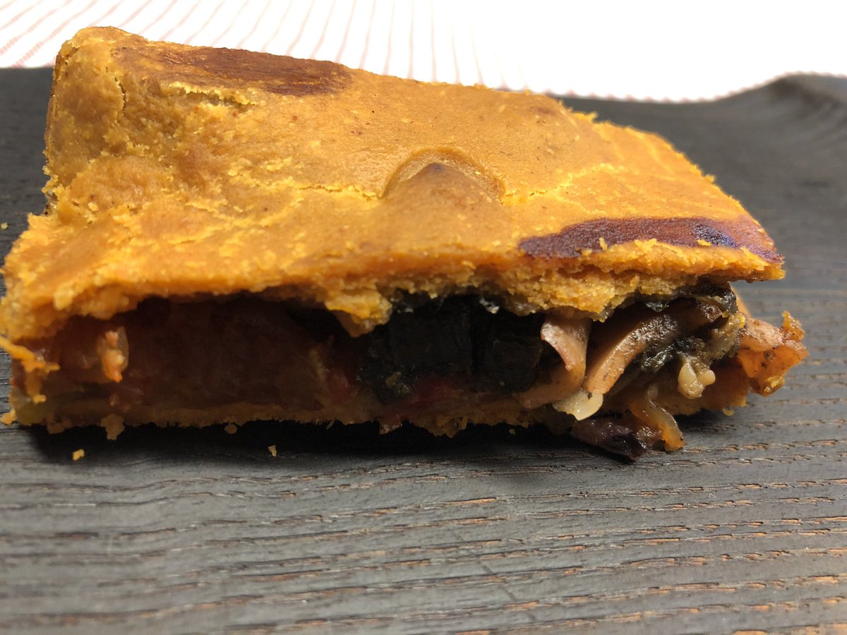 salsadechiles's tweet photo. Más cosas de @xeito1920 en Madrid: caldo gallego (de categoría), empanada de chipirones y wakame, caldeirada de lubina y pescadilla, col rellena de carne de vaca. Nivel. https://t.co/NpHWbEoxnw