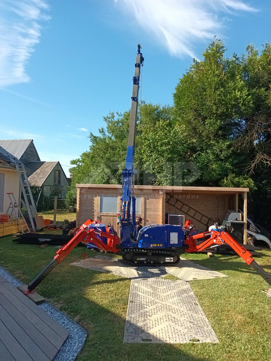 RhpCombles's tweet photo. Une rentrée sur les chapeaux de roues pour les équipes RHP Combles ! Ou plutôt sur les chapeaux de "chenilles". Cette mini-grue vient renforcer la force d'intervention RHP. Demandez votre devis gratuit sur :  https://t.co/iDa0t7Waep

#AmenagementCombles #Combles #ComblesAmenages https://t.co/KFeRa2t2r9