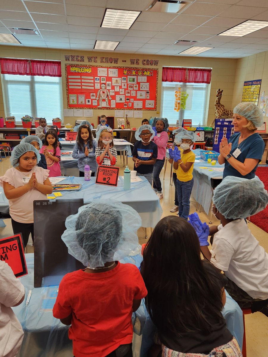 FelishaJReid's tweet photo. First grade is wrapping up their human body unit, and these kiddos are pumped up! What a great group of surgeons. These kiddos are lucky to have such awesome teachers. #imagine @FultondaleElem @JEFCOED https://t.co/5CrGCEWbn3
