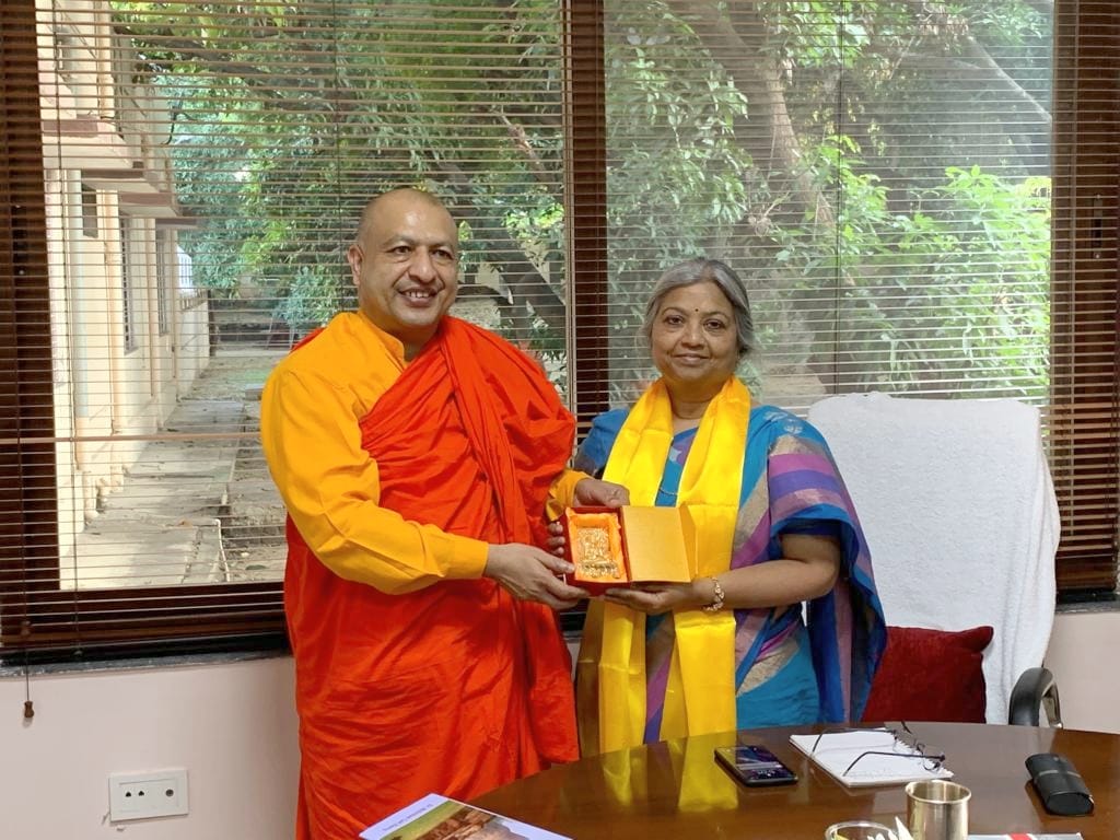 UoA_Official's tweet photo. Dr. K. Siri Sumedha Thero, President, Indo-Sri Lanka International Buddhist Association and and Prof. Ram Mohan Pathak, Vice President, Mahabodhi Society of India, Sarnath with Prof Ashish Khare, HoD, Dept of Psychology came to meet Hon'ble Vice Chancellor.@UoA_Official https://t.co/CnffhuDTA5