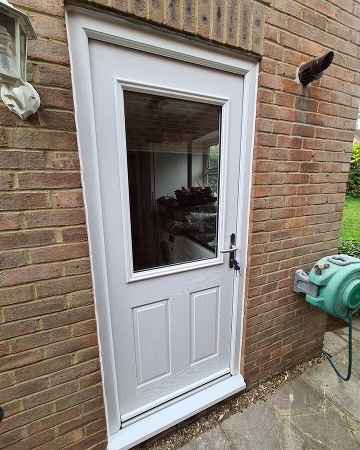DNKservices's tweet image. White Composite Door RAL 9016 colour GRP composite door, Composite Half with Clear Glass, Brushed Steel Lever Handles, #Kubu Hook locking system with Avocet ABS Cylinder
.
.
#anyralcolour #dnkservices #newcompositedoor #compositedoor #backdoor #newfrontd… instagr.am/p/CjItmoOo1r8/