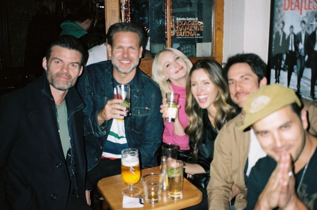 lovincarolinekc's tweet photo. tvd cast reunion<3
#TheVampireDiaries https://t.co/RZkUrrXSy8