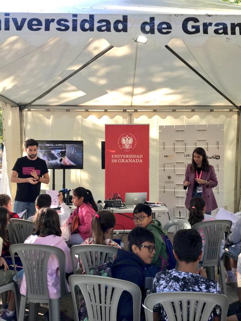 MedialabUGR's tweet image. Nos lo pasamos pipa en la #NightSpain. 

Hoy sacamos la ciencia a la calle con el convencimiento de que debemos democratizarla, hacerla accesible y resolver los retos sociales a partir de ella. 👩‍🔬🌙