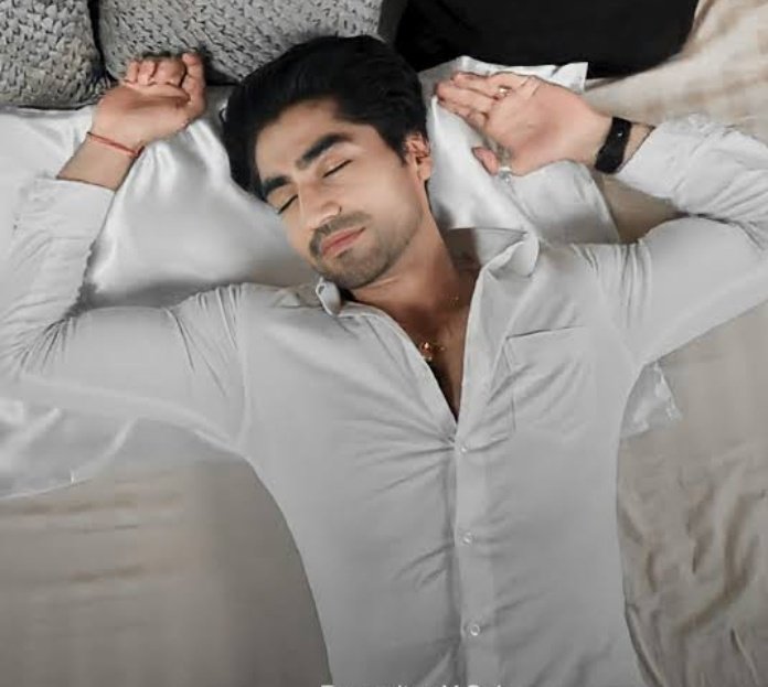 NaruemonHCFans's tweet photo. @ChopdaHarshad Goodnight means good night 😊
 Good luck means good luck 🤩
 But good love is you 😘🤗
 Sleep well, good night 😘😘
Miss you 😔
 #HarshadChopda #NaruemonHCFans🇹🇭 #HCFans🇹🇭 https://t.co/a18bcI92iD