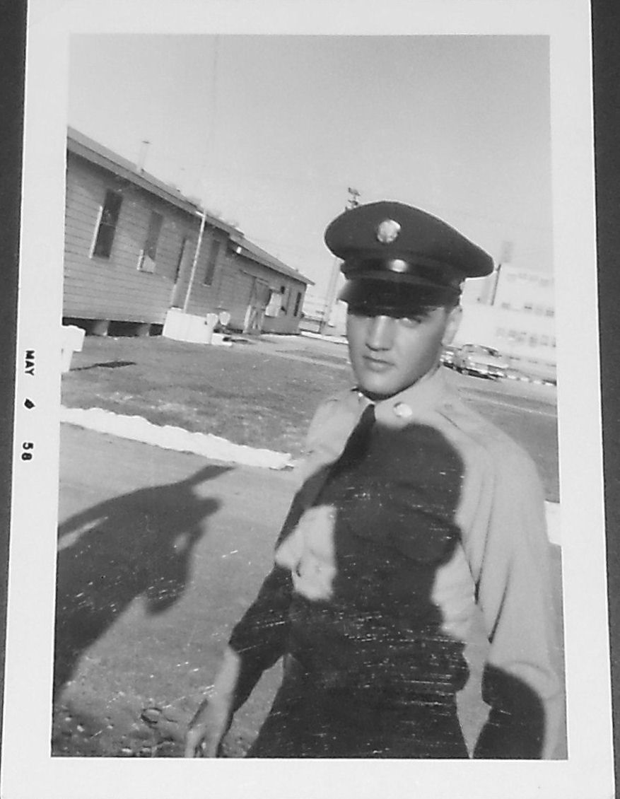 TracesofTexas's tweet photo. Private Elvis Presley at Fort Hood in the spring of 1958. https://t.co/m2DZGOKOhb