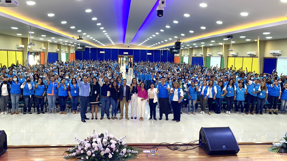 VeronicaCandoB's tweet photo. #EcuadorSinDCIGuayas
¡Llegamos a Guayaquil!

Hoy nos reunimos con más de 1.000 funcionarios de la Zona 8 de @InclusionEc, donde continuamos con nuestra capacitación “Por un Ecuador Sin Desnutrición Crónica Infantil”.

Seguimos trabajando por los niños y niñas del Ecuador 🇪🇨 https://t.co/m0LPmsZNHf