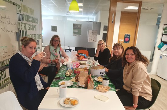 ashmedcomms's tweet photo. It’s that time again… the World’s Biggest Coffee Morning! Our teams in Manchester, Macclesfield, London, Glasgow and Maidenhead have so far this morning raised over £590! #macmillancoffeemorning #makeitmatter #cancersupport 
@macmillancancer https://t.co/DeUtgDy9Kn