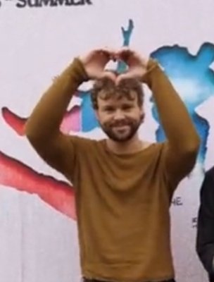 THESTARTlNGLINE's tweet image. "I love you!"            "But if you
                                  don't like 5sos..."