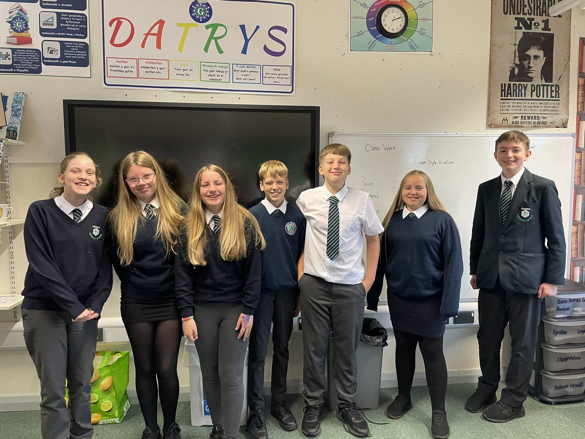 Balch iawn dros yr unigolion yma'r wythnos hon! 🥰
Wedi cynnal gwasanaeth blwyddyn arbennig am Ddyhead a beth mae’n golygu i anelu! Neges i bawb ceisio eu gorau ac i ysbrydoli ac anelu’n uchel 🌟 #balchder #8Rhymni