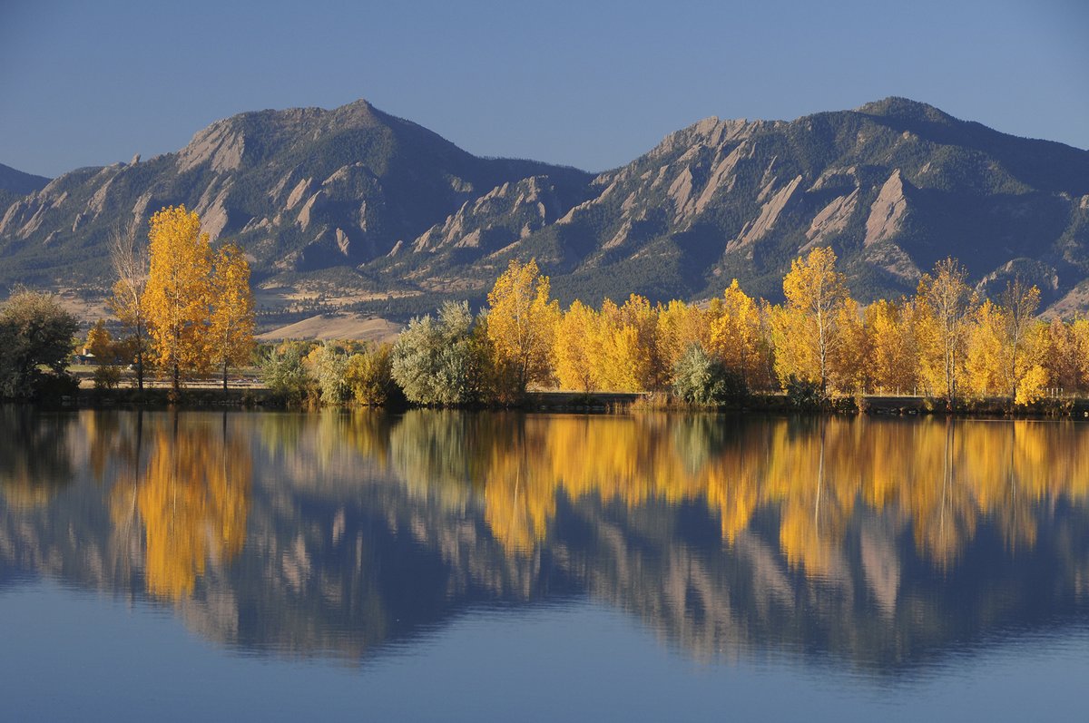 bouldercolorado's tweet photo. We're starting to see beautiful fall colors around town 🍂 

Wondering what the best spots in #Boulder are to see changing leaves? Check out our guide ➡️ https://t.co/OAzXTnbwEK https://t.co/AWBTKdCs7Q