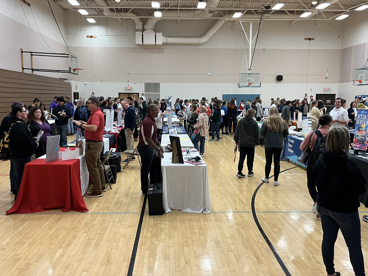 co_hhs's tweet photo. Ran into a beautiful former Prexy at strive fair! Over 60 colleges here to talk to our students. @MarionTech https://t.co/MMJRz2dxeY
