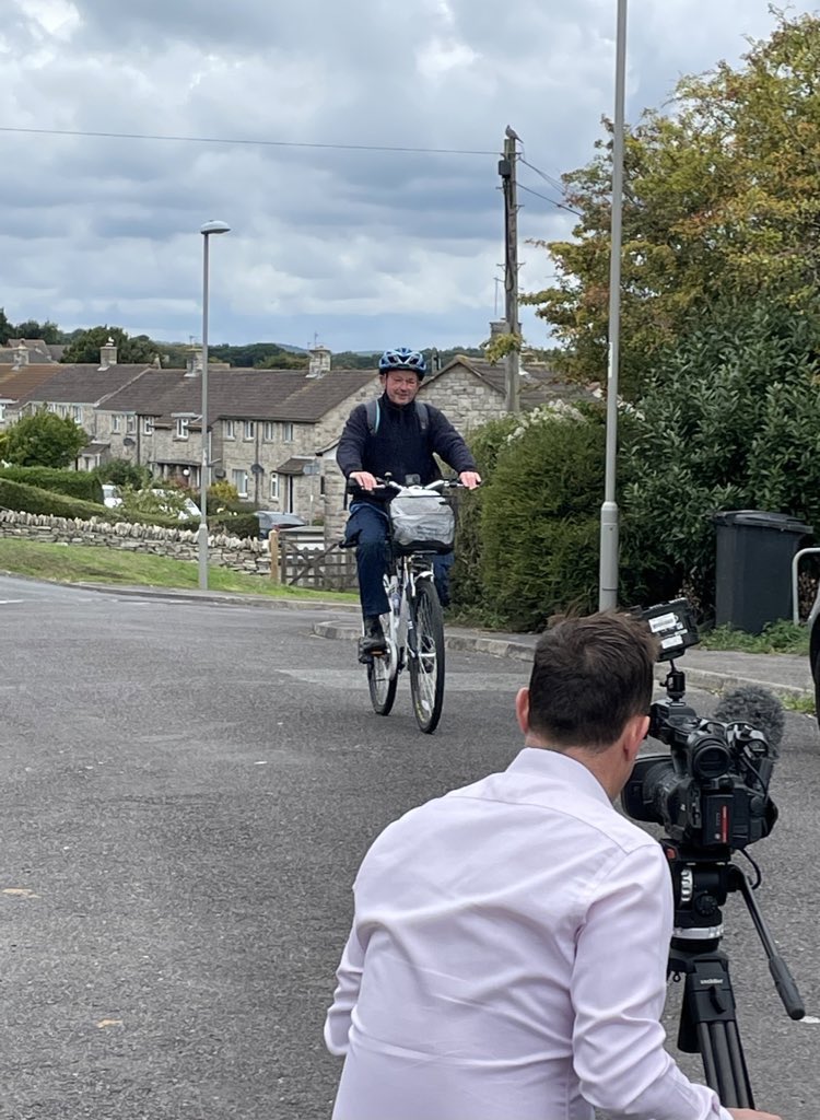 Fab morning with <a href="/DorsetHealth/">Dorset HealthCare</a> district nurse Mark and <a href="/edwardjsault/">Edward Sault 📺</a> in Swanage, filming for a piece on our nurses who use pedal power to visit patients 🚲 Perfect way to start a Friday ☀️ #pedalpower #ebike #nurse #dorset #swanage