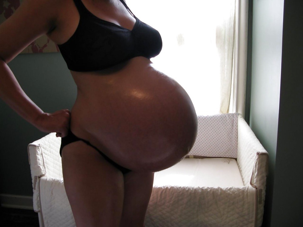Daniel_AM3oyum's tweet photo. Sorry for the inactivity, but here I leave you your pregnant dose of the week 👀👀 #pregnant #pregnancy #bigbelly #pregnantbelly #embarazadas #pregnancyfetish https://t.co/gxMabYJHL5