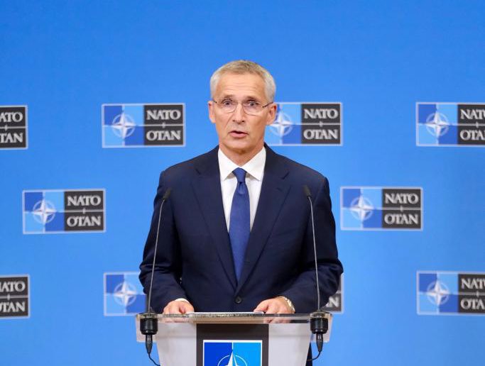 🇺🇦🎙️“Ogni democrazia in Europa ha il diritto di chiedere l'adesione alla #NATO... La decisione sull’adesione deve essere presa da tutti gli stati alleati”

Così il Segr.Gen Stoltenberg ha commentato poco fa in conferenza stampa la richiesta di adesione #Ucraina

📸:<a href="/RehannaJB/">Rehanna Jones</a>