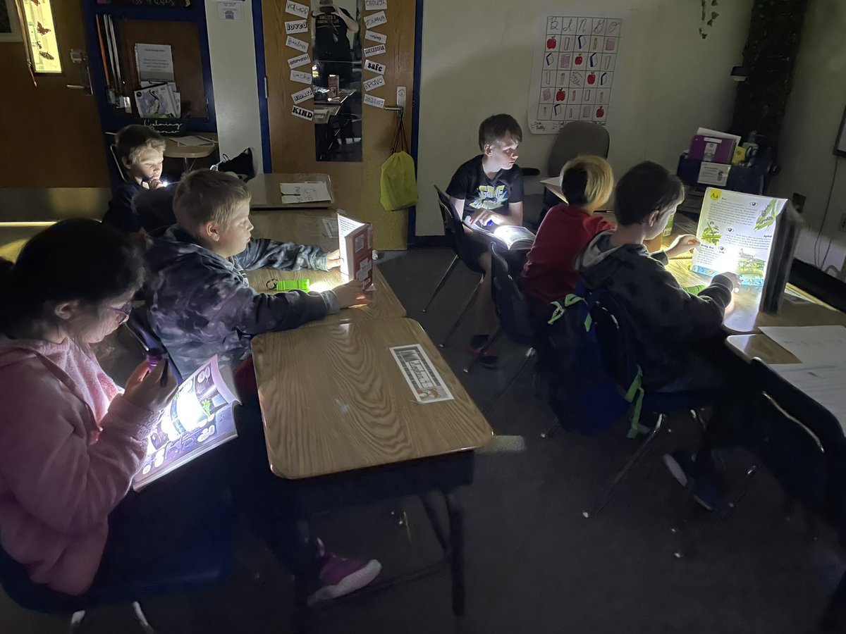 It’s flashlight Friday in 5th grade <a href="/CessnaUSD259/">Cessna Elementary School</a>! #wpsproud