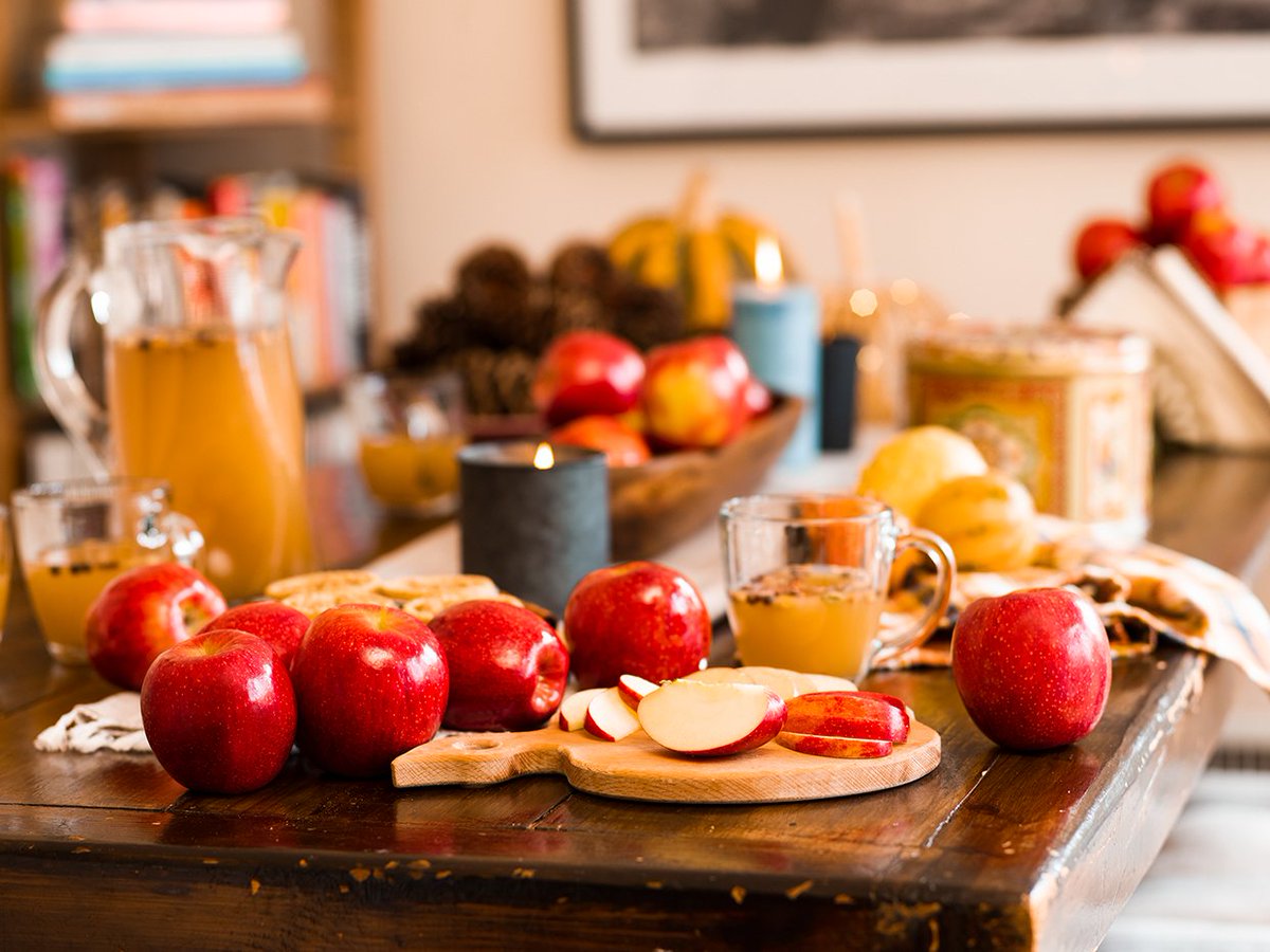 EnvyApples's tweet photo. Real talk: We'll take a cup of hot apple cider over coffee any day! 😉
#Envyapple #apples #Envyapples #cider #mulledcider #fallfaves #itsfallyall #NFVM2022 #haveaplant #realtalk #betterthancoffee #eatright #sweetsips #NationalHotMulledCiderDay https://t.co/w365D4ntjM