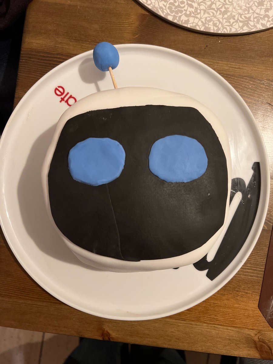 FirespriteGames's tweet image. This morning we hosted our annual virtual bake-off and studio fundraiser for @macmillancancer in support of the incredible work that they do.

Our sprites outdid themselves once again with a selection of tasty #gamedev themed creations! ☕ 🍰 😋