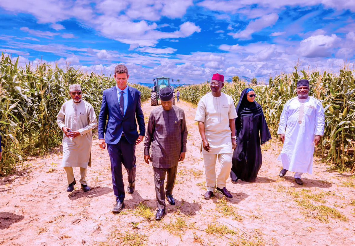 Always a pleasure to accompany HE @ProfOsinbajo to NasarawaState as he officially commissions the #PandagricNovum Farms & Factory facilities facilitated by @nsia_nigeria . HE also planted a tree 🌲 in tune with @FMEnvng tree planting campaign.