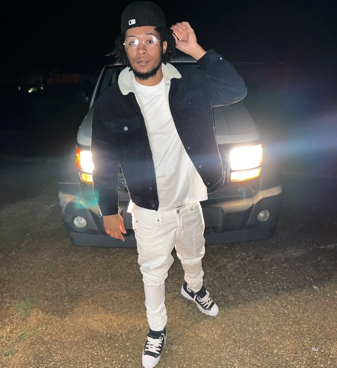 1GunzoFoo's tweet photo. Ion do 2 much .. dats 🅿️ Happy Birthday 2 me .🎉🎊 https://t.co/W3NHjRMaVM