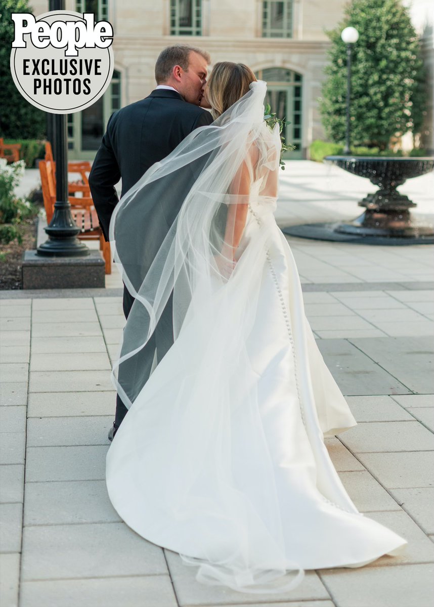 9.24.22 🤍🤵🏼👰🏼‍♀️💍🥂 people.com/music/lena-sto…