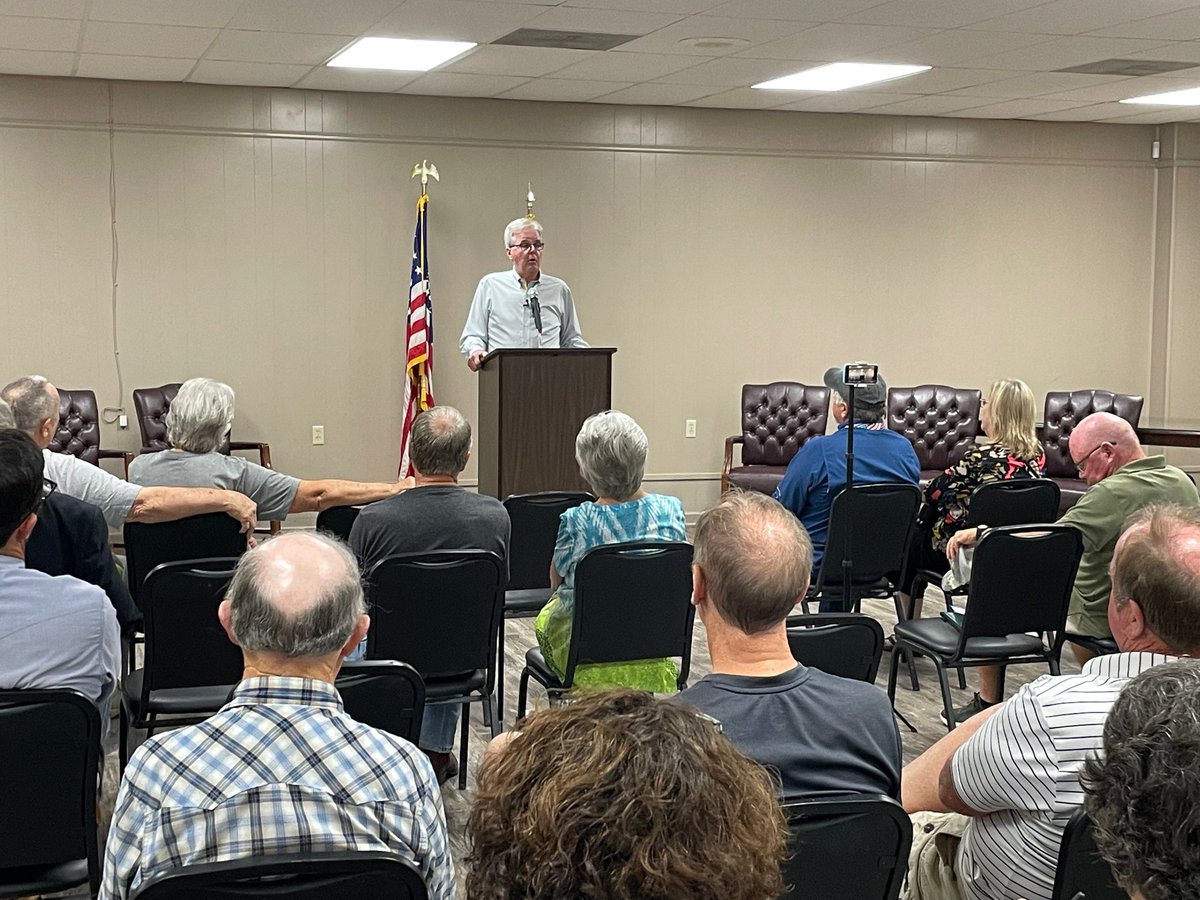 DanPatrick's tweet photo. My evening event with the conservative members of Seymour had a great turnout and I enjoyed speaking with them.
The last stop on this North Texas tour was in Olney, where I wrapped up my evening. Another great tour under wraps!
#PatrickBusTour https://t.co/Orbq0Gnqx1