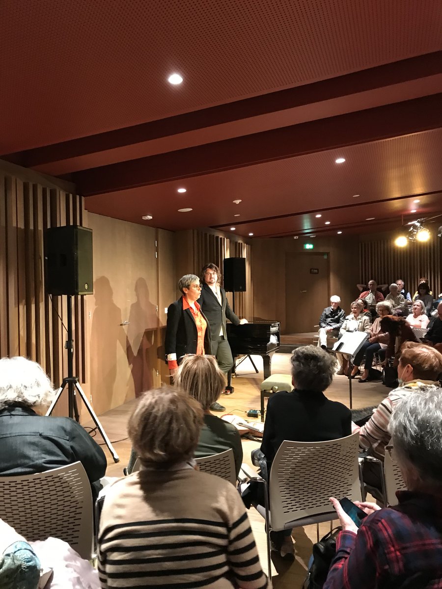 Nouveau succès pour le rendez-vous « Midi à l’Opéra ! » ce vendredi avec le mandoliniste Vincent Beer-Demander​. L'occasion de découvrir la richesse harmonique de cet instrument et d'apprécier la virtuosité de cet interprète.
<a href="/OperaAvignon/">OpéraGrandAvignon</a> <a href="/VBeer_Demander/">Vincent Beer-Demander</a> 
libretheatre.fr/midi-a-lopera-…
