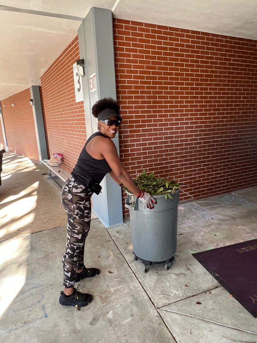 Love our Kingswood Family! These are just a few of the dedicated staff who came out to help with cleanup! <a href="/MsSheffield21/">Carmen Sheffield</a> <a href="/HCPS_Kingswood/">Kingswood Elementary</a> <a href="/HCPSArea5/">HCPS Area 5</a> <a href="/ShelbyHough/">Shelby Hough</a>
