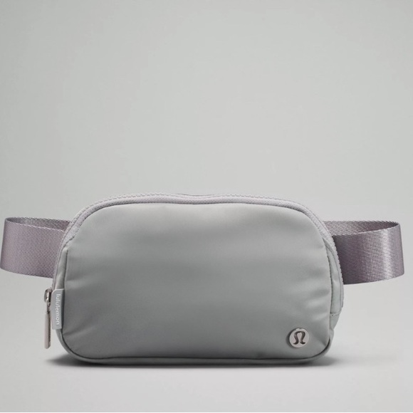 Hopkinstani's tweet photo. So good I had to share! Check out all the items I'm loving on @Poshmarkapp #poshmark #fashion #style #shopmycloset #lululemonathletica: https://t.co/f0fcQkrWhx https://t.co/EcRMsSnPEn