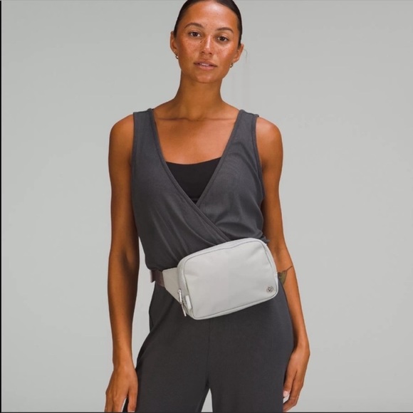 Hopkinstani's tweet photo. So good I had to share! Check out all the items I'm loving on @Poshmarkapp #poshmark #fashion #style #shopmycloset #lululemonathletica: https://t.co/f0fcQkrWhx https://t.co/EcRMsSnPEn
