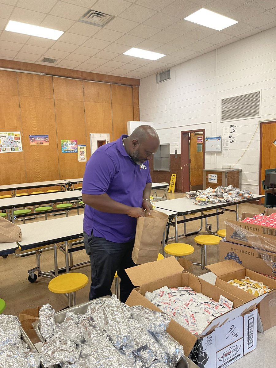 KristyMidgette's tweet image. Title I Community Engagement. Dr. Wyche and Ms. Brown engaging the community to support families! Appreciative of the School Board and BOS members for their participation and support! @bcpsva @TotaroSchool @browndw1127 #BrunswickStrong