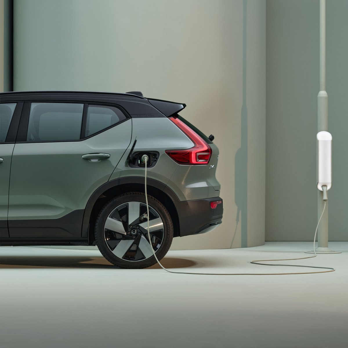 Inteligente, versátil y más fresco que nunca.
Ven a tu concesionario Sedauto a descubrir el #VolvoXC40 #Recharge, nuestro SUV compacto totalmente eléctrico.