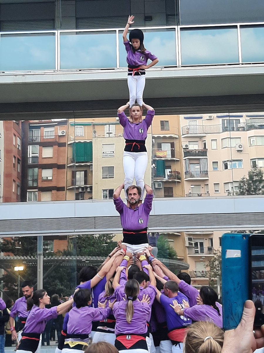 I així comença la FM del barri!!! Llarga vida als <a href="/esquerdats/">Colla Castellera de l’Esquerra de l'Eixample</a> !!

#FMEE22