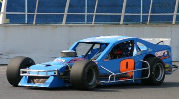 BadassModifeds's tweet photo. Eric Beers 9 #badassmodifieds #Racing #racecar #oswegospeedway #raceofchampions #modifieds #2009 #groundpounders https://t.co/Z7jQvo2Jky