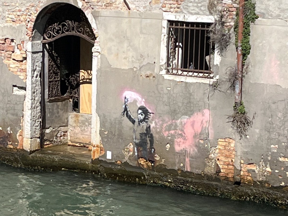 JonnaOdden's tweet photo. Street Art of the Week: (big thanks to my wonderful Mom for taking these pics of Banksy’s work in Italy!) #Banksy #BanksyItaly https://t.co/JhmgWbw7C8