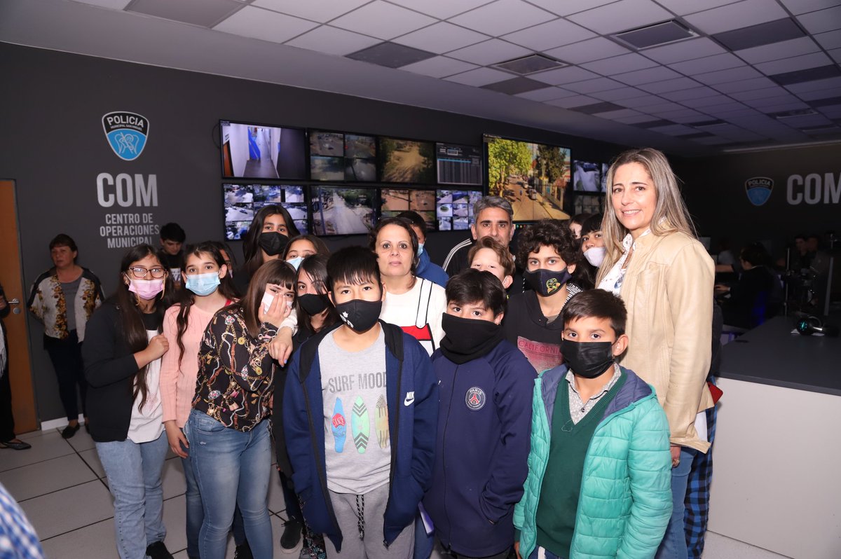 HcdSanMiguel's tweet photo. Recibimos a los alumnos y alumnas de 6°B de la Escuela Primaria N°4 en el Concejo Deliberante de San Miguel.

Recorrieron el recinto junto a la Concejal @angelesdiconza y los acompañó el Presidente del Concejo @guillesanchezsm.

¡Gracias por su visita! https://t.co/5rRYtpQRd8