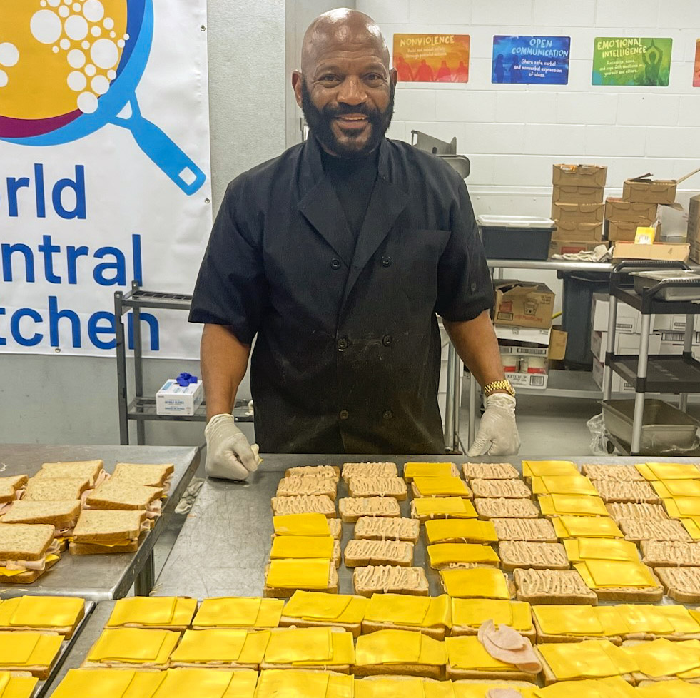 ItBackward's tweet photo. Tony March rolled up his sleeves at @MetroMinistries and helped the @WCKitchen prepare 15,000 sandwiches to help those in our community in need. #feedingthehungry #philanthropy #volunteering #tampa #florida https://t.co/FEeimSOEhc