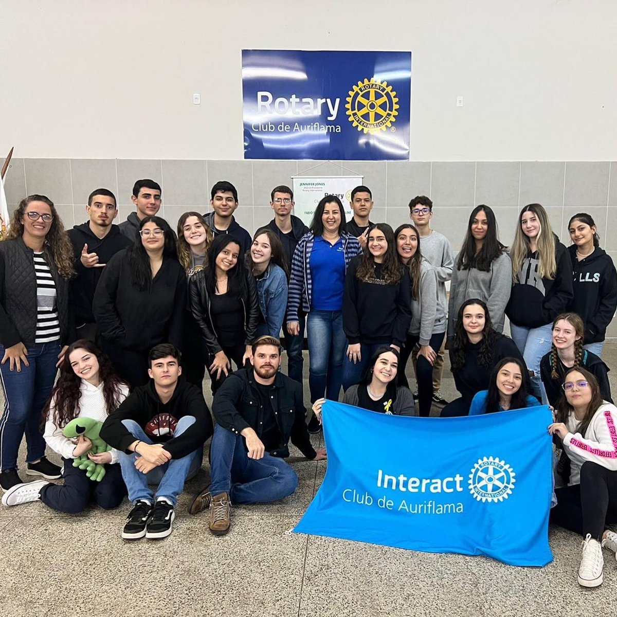 interactauri's tweet image. Na última quarta feira, 28/09, nós do Interact Auriflama, recebemos o Psicólogo Raphael, para que nos proporcionasse um momento de conversa sobre a importância da campanha do setembro amarelo.
Adoramos a reunião e a sua visita, obrigada pela conversa Rapha💛