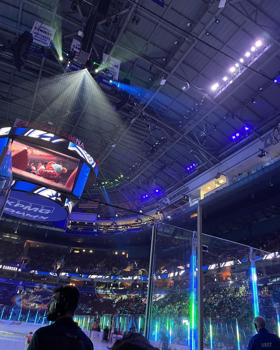 skaita16's tweet photo. @Canucks fans! I’m here and ready to walk with you on an @NHL journey.
Thursday, September 29th, 2022 marked my first day as a Hype Team Lead with the Vancouver Canucks.
Thanks for all your support. 2022 has been amazing. See you soon!
#GameOps | #ChanceMoment | #Canucks https://t.co/qGo57A47O6