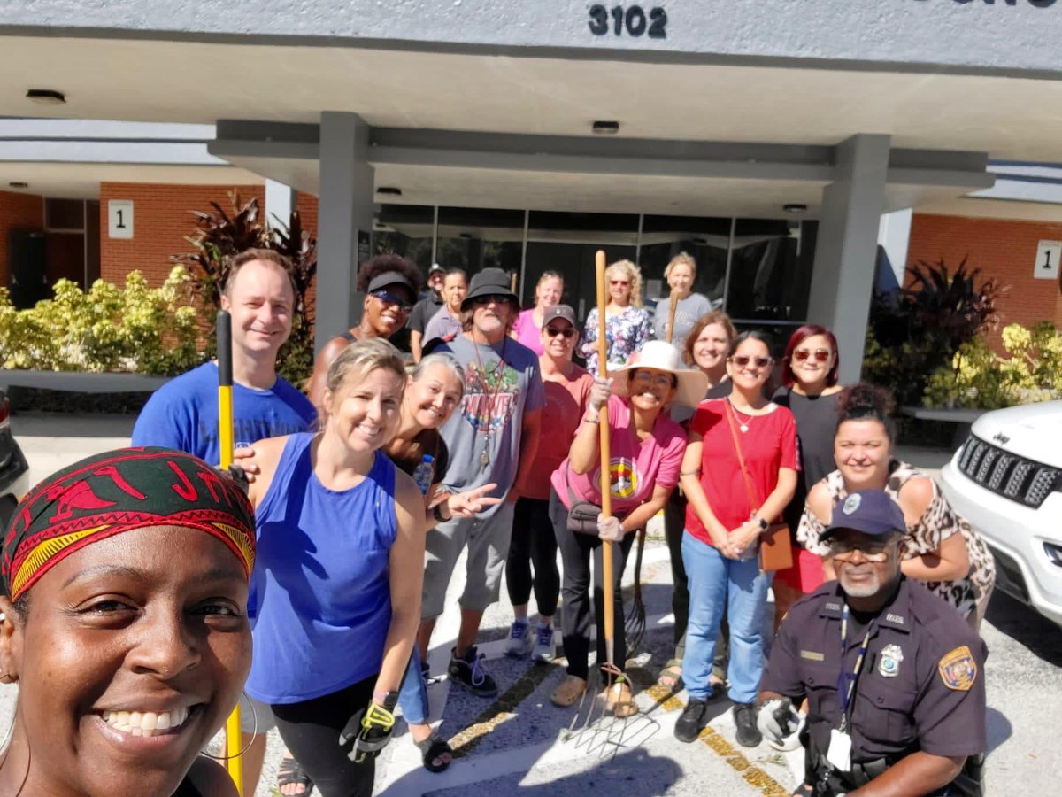 Kingswood Clean-Up Crew! <a href="/HCPSArea5/">HCPS Area 5</a> <a href="/MsSheffield21/">Carmen Sheffield</a> <a href="/HCPS_Kingswood/">Kingswood Elementary</a>