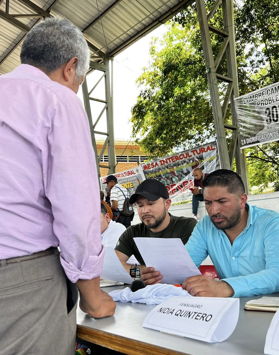 CancimanceL's tweet photo. La Paz que anhelamos no se logra con una firma, la paz total se alcanza con justicia social y oportunidades para la gente. Hoy con el senador @CesarPachonAgro estamos escuchando a la comunidad cocalera en la Cumbre campesina en Puerto Asís - Putumayo. @CamaraColombia https://t.co/L4KDHr7Z1w