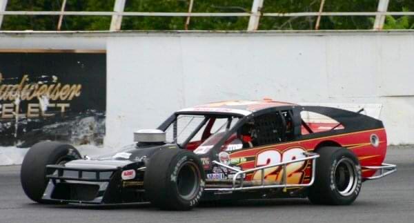 BadassModifeds's tweet photo. Chuck Hossfeld 22 #badassmodifieds #groundpounders #oswegospeedway #raceofchampions #modifieds https://t.co/qHYTswLC0K