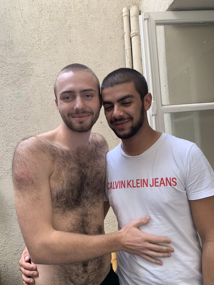maelhuile's tweet photo. Une histoire en 4 étapes : ❤️❤️❤️ https://t.co/yzIvoKEWjc