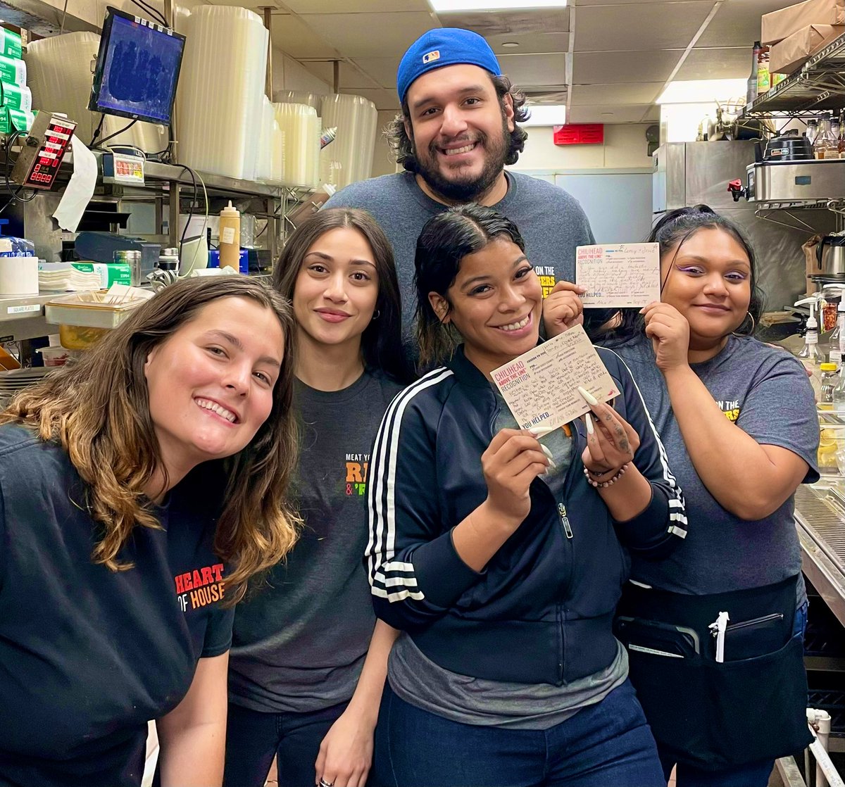 vivalahaleey's tweet photo. 🤩ATL🤩 alex recognized leney for her efficient work on the floor while serving, and elijah recognized kayla and the morning cooks for their teamwork during a busy lunch! we love when team members recognize team members! #ChilisCooperAve #ChilisLove #EngagedTeamMembers ❤️🌶️ https://t.co/cuw564JP07