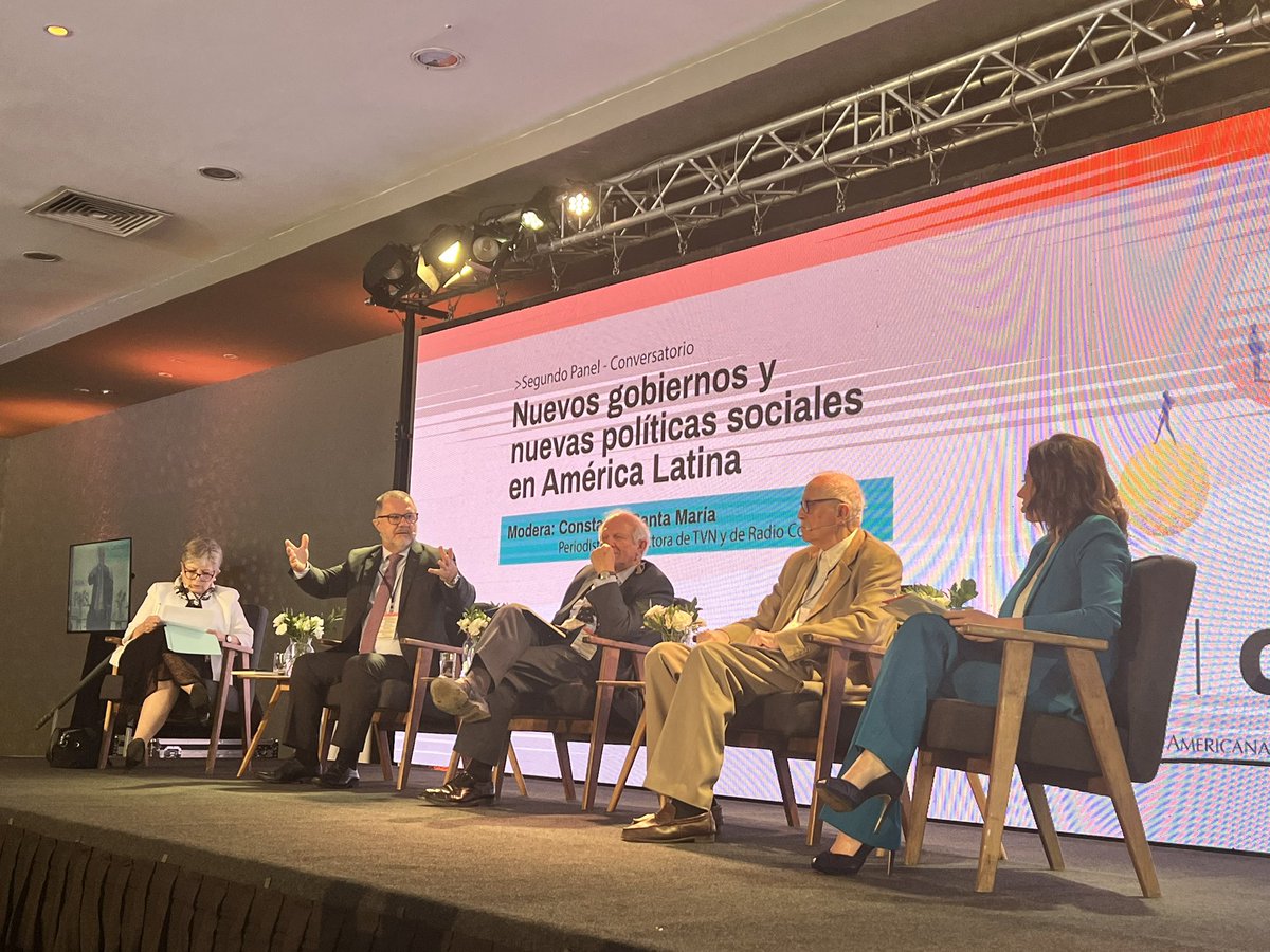 En Santiago en Foro #ElRetoSocialdeAméricaLatina escuchando las intervenciones de <a href="/aliciabarcena/">Alicia Bárcena</a>  <a href="/CarlosMalamud/">Carlos Malamud</a> #LuisMaira <a href="/carlosgabas/">Carlos Gabas</a> en conversación con #ConstanzaSantaMaria: ”El desafío es entre la humanidad y la barbarie”