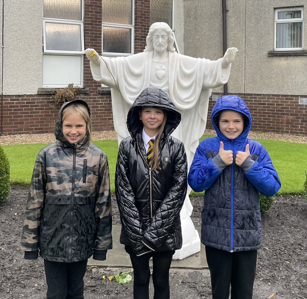 StBenNumeracy's tweet photo. @StBenedictsPS @rcmotherwell a beautiful mass celebrating the relics of St Bernadette. A special occasion and blessed to experience the liturgy of water. 🙏 Thank you. https://t.co/PsE3vBI51S