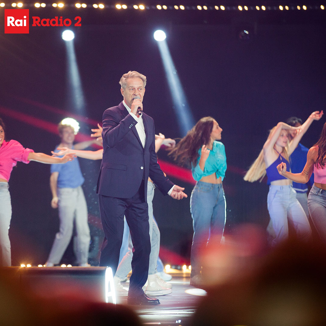 RaiRadio2's tweet photo. Sul palco di #ArenaSuzuki '60, '70, '80... e '90 #PLion con "Happy Children" 🎉

👉 Su @RaiUno 📺 #RaiRadio2 📻 @RaiPlay 💻 https://t.co/AJSZjwFQXT