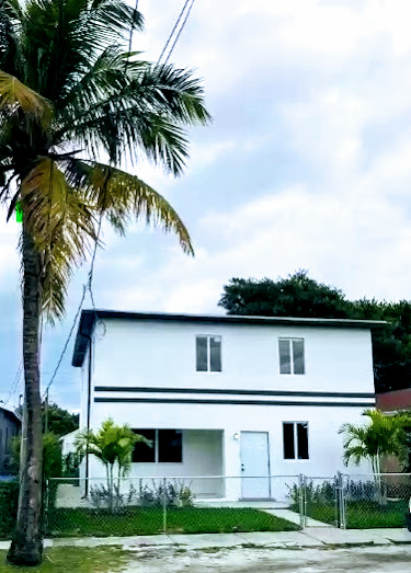RadicalsReal's tweet photo. Live and do the work in this amazing Miami housing cooperative and intentional living community.  Interested people have until Oct 15 to apply to live in a cooperative and receive a stipend to engage in community organizing. https://t.co/vVPilbYDIz https://t.co/jzSxsREFRX